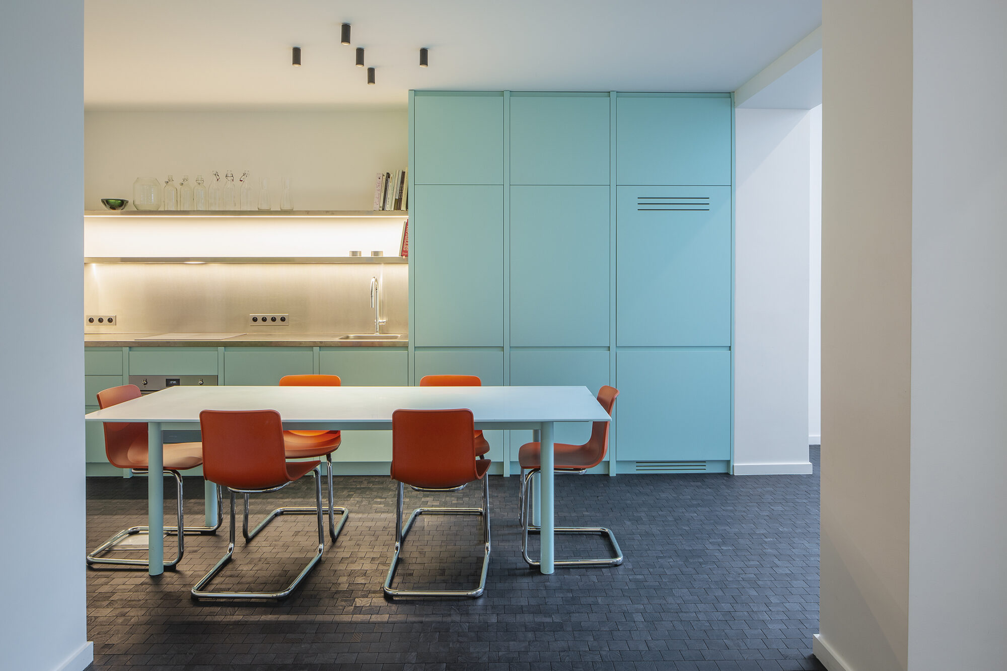 CUBE black oak endgrain flooring in kitchen
