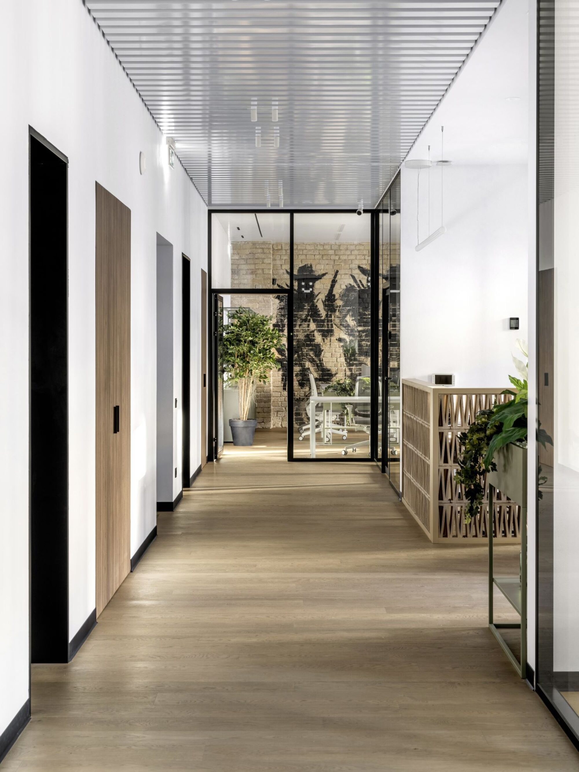 GREY OAK hallway1