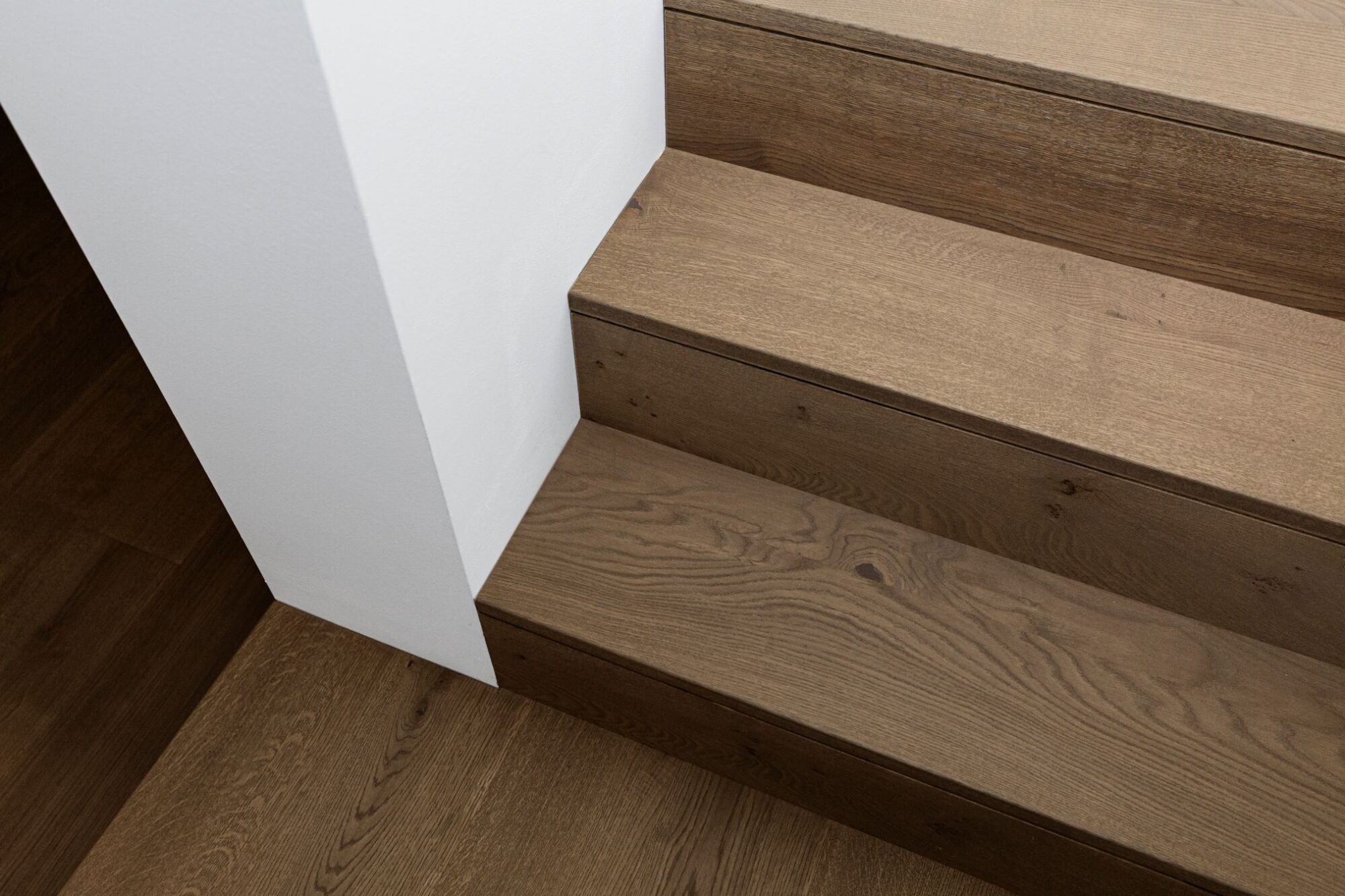 GREY OAK steps