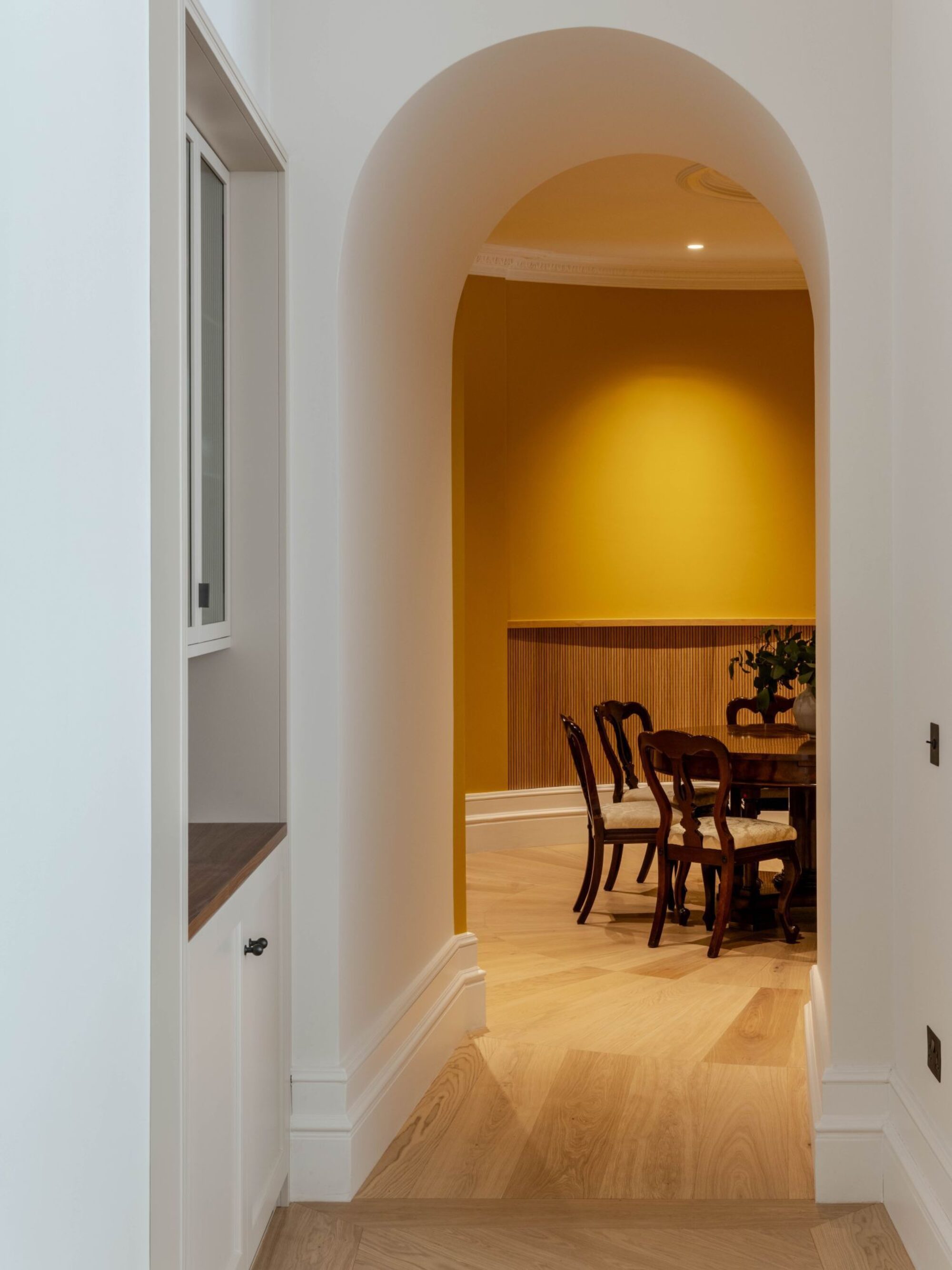 MONTCLARE circular dining room