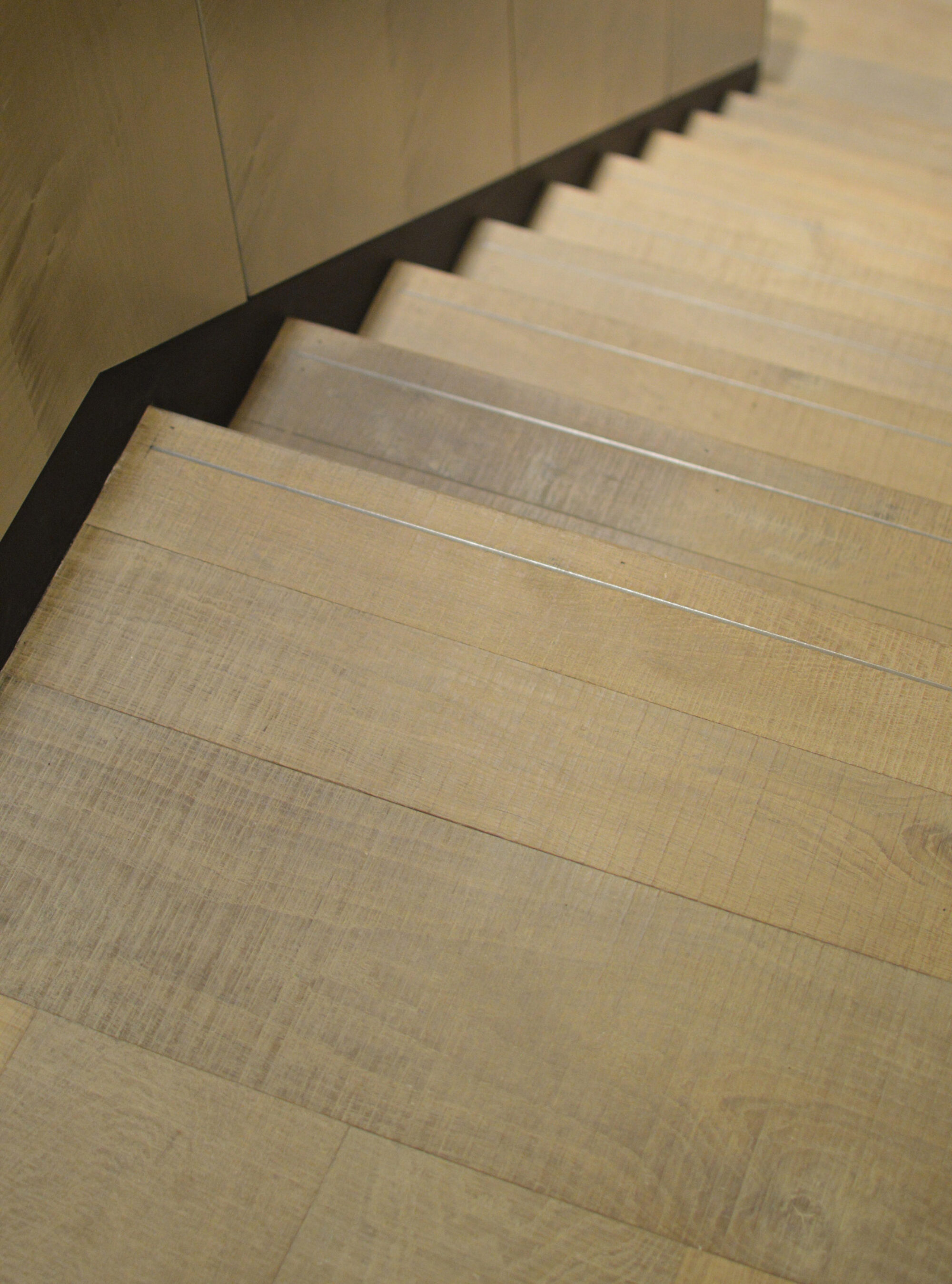 Oak tate bute on floor, walls and steps at London ottolenghi restaurant