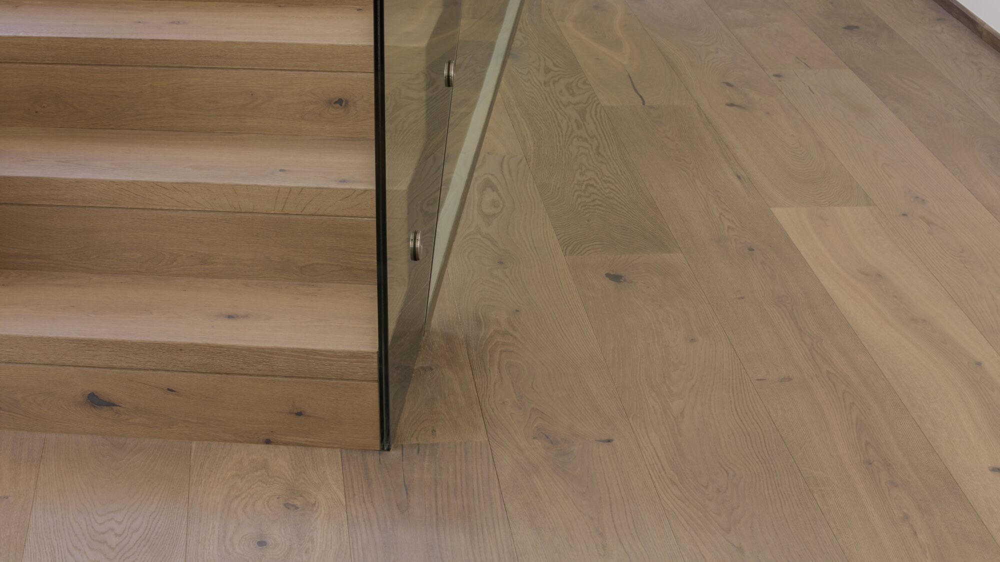 VULCANO GREY OAK stair detail