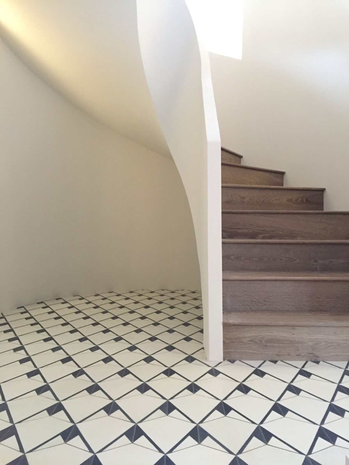 Solidfloor co uk oak landmark dyrham staircase and geometric tiles