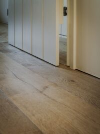 WHITBY detail with frissurewidth=