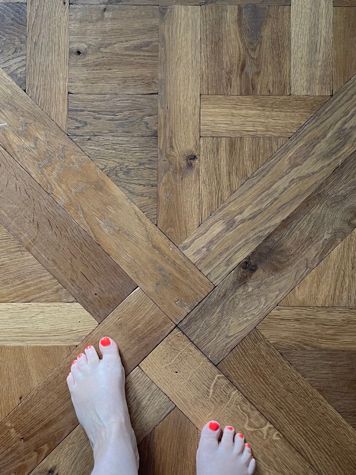 Versailles bare feet