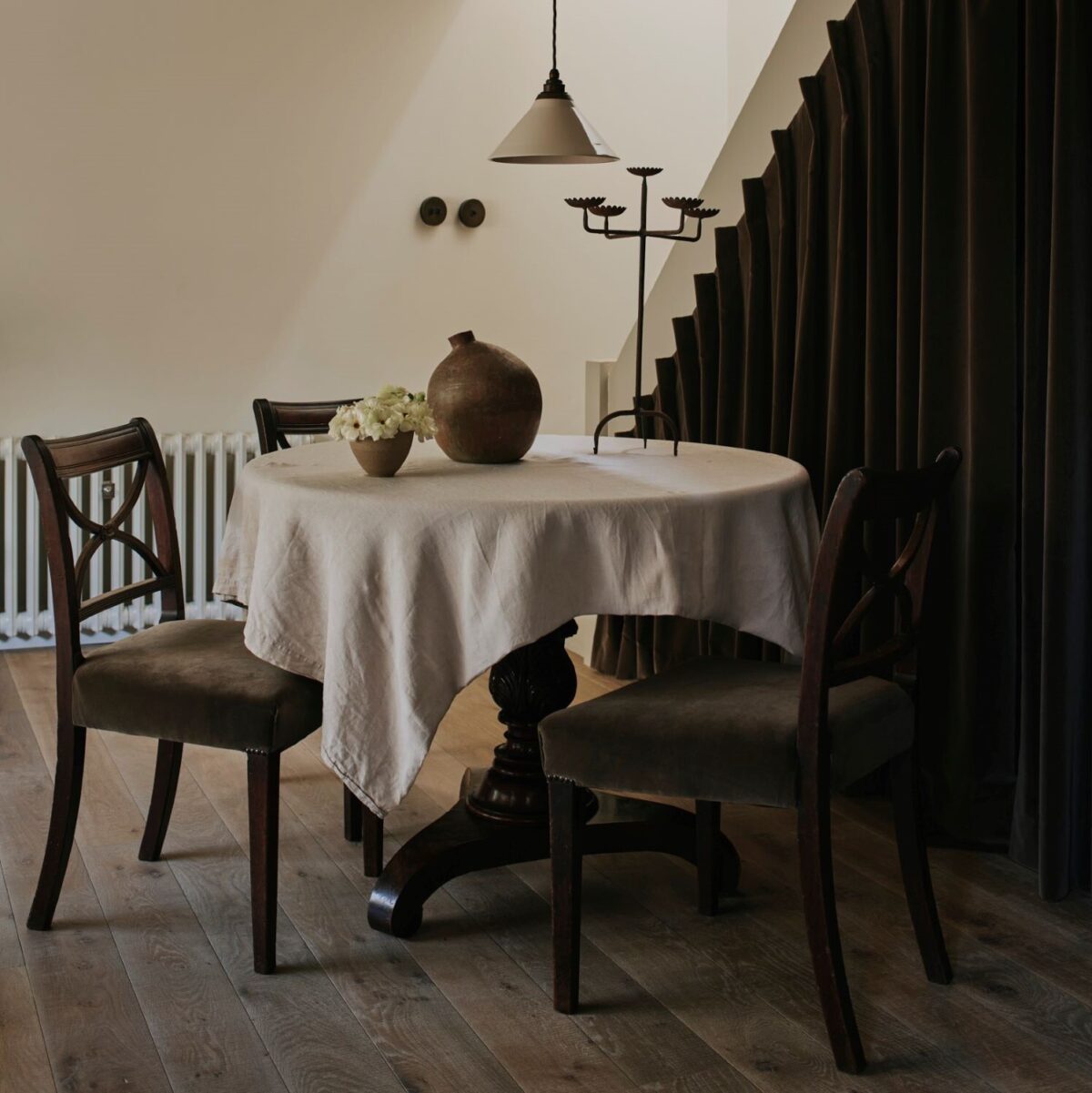 BUTE natural grade CH dining