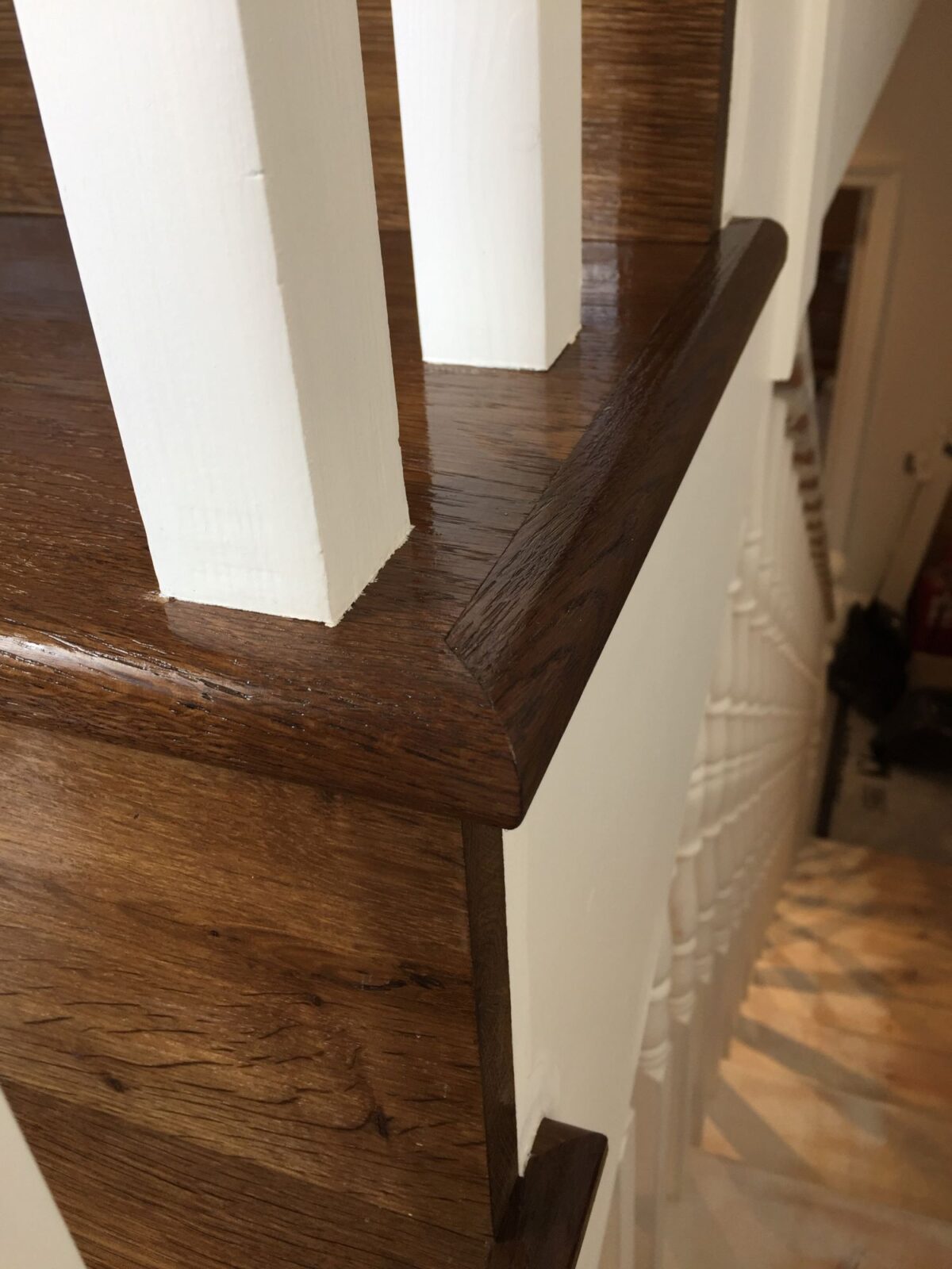 Detail of overhanging bullnose