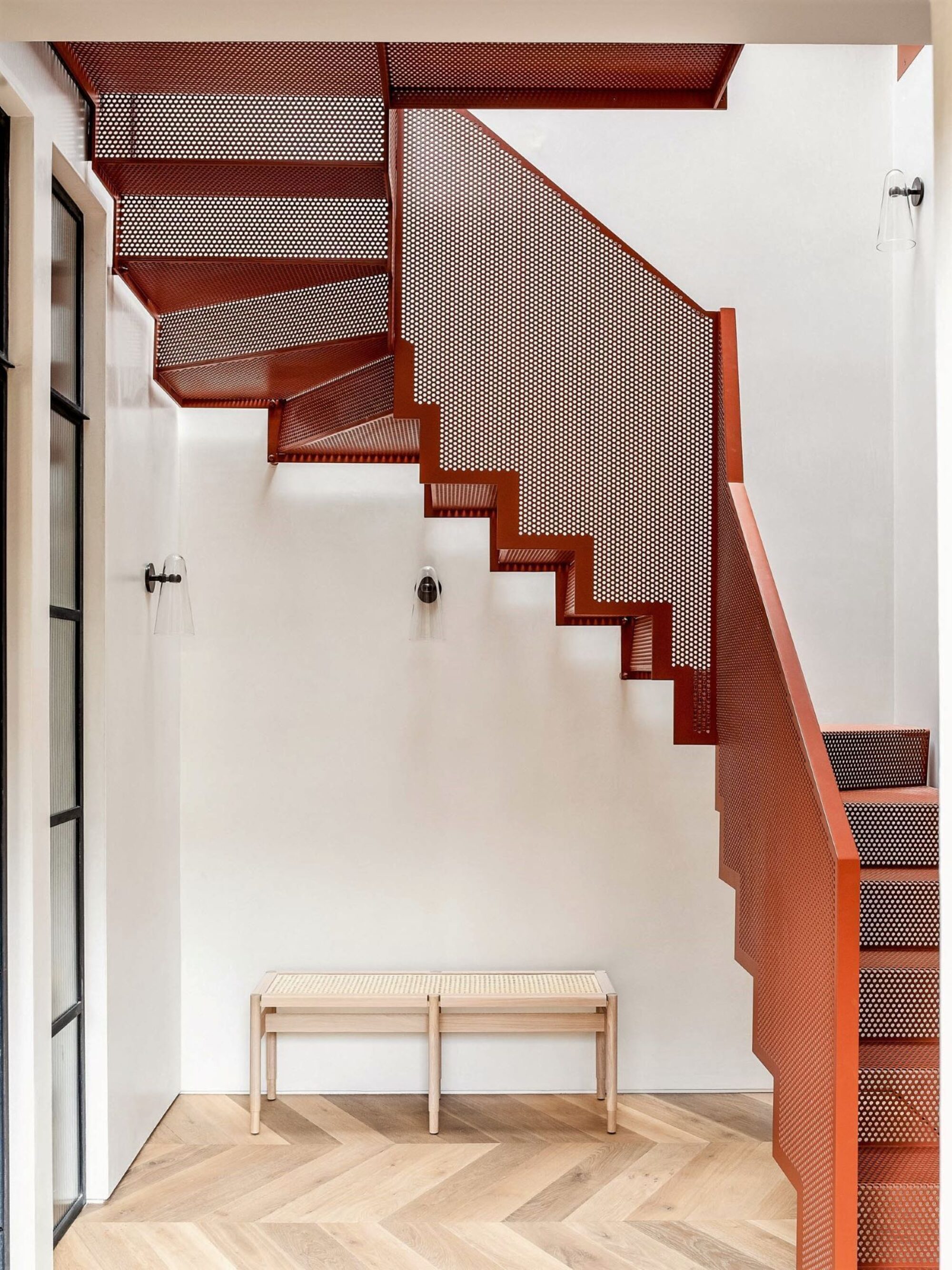 HURST Chevron red stairs small