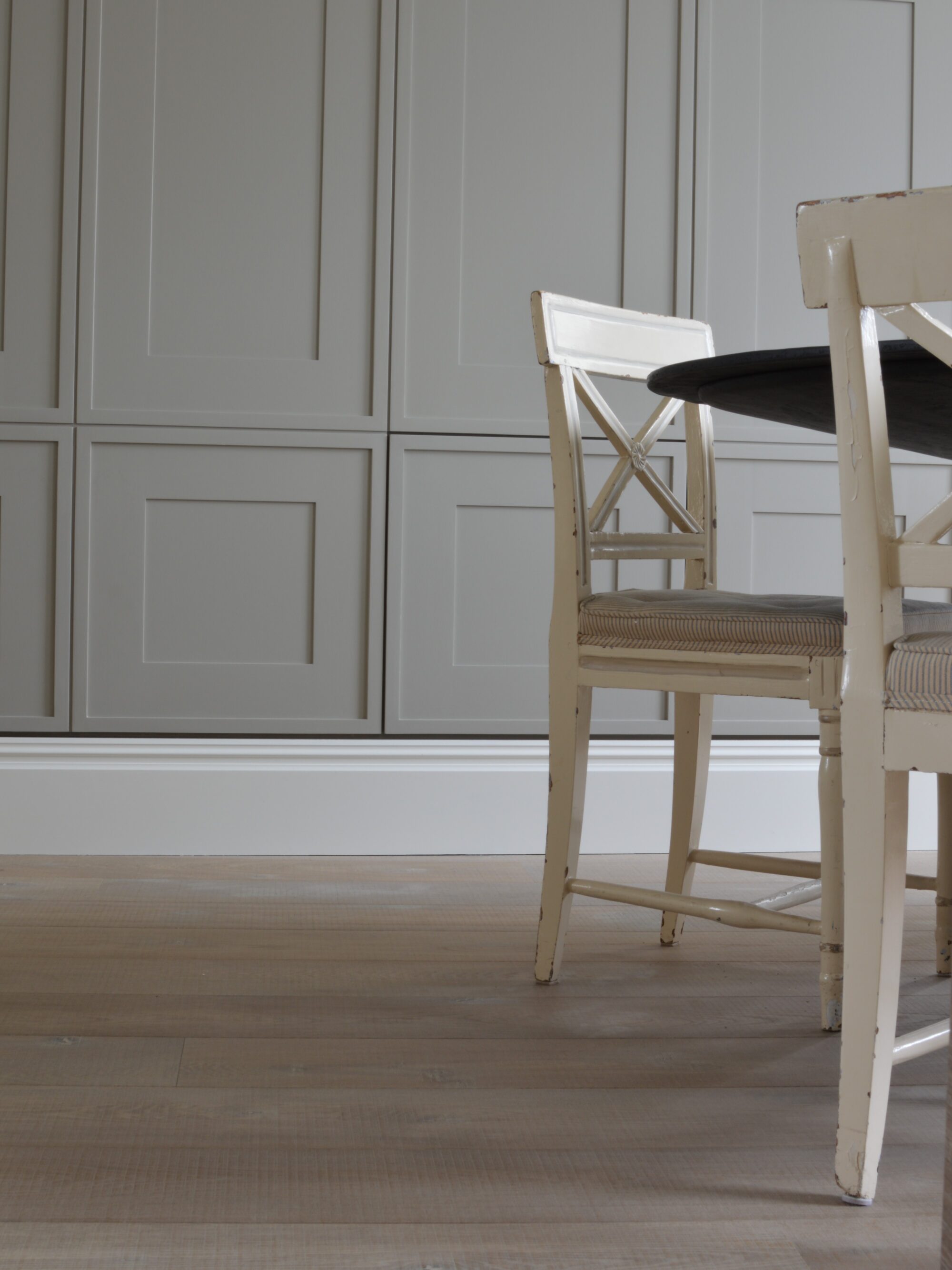 Oak tate bute flooring in dingroom with grey panelling