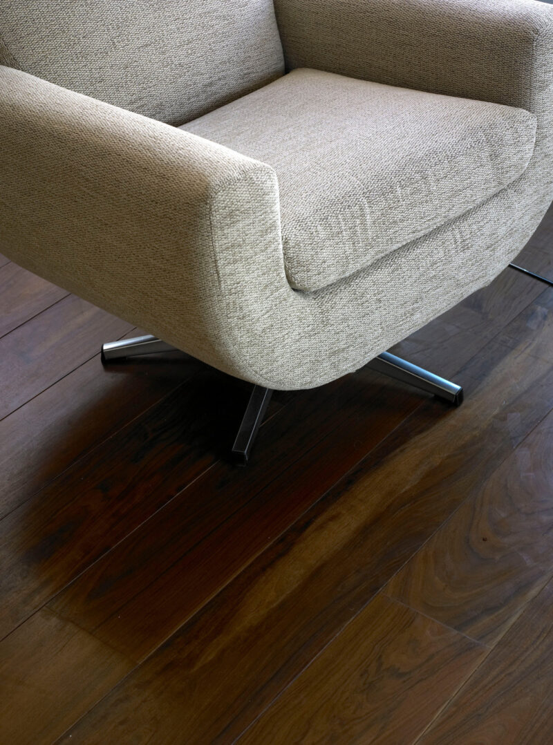 Lapacho plank with pedestal base easy chair