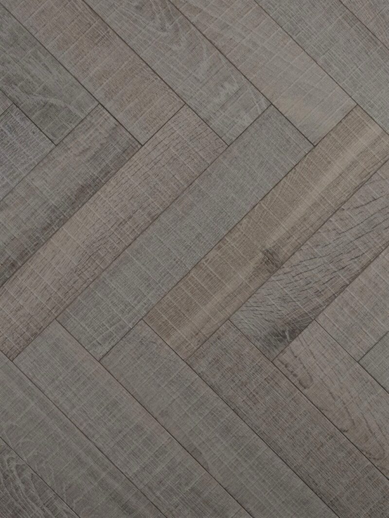 Oak tate tiree herringbone floor