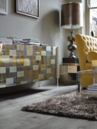 Magma mayon oak floor in livingroom with ochre and brass furniture